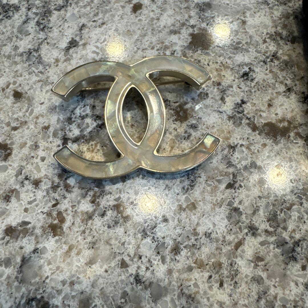 CHANEL シルバーブローチ 専用袋付き