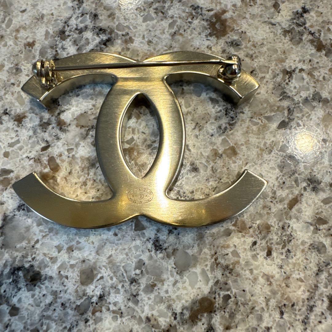 CHANEL シルバーブローチ 専用袋付き