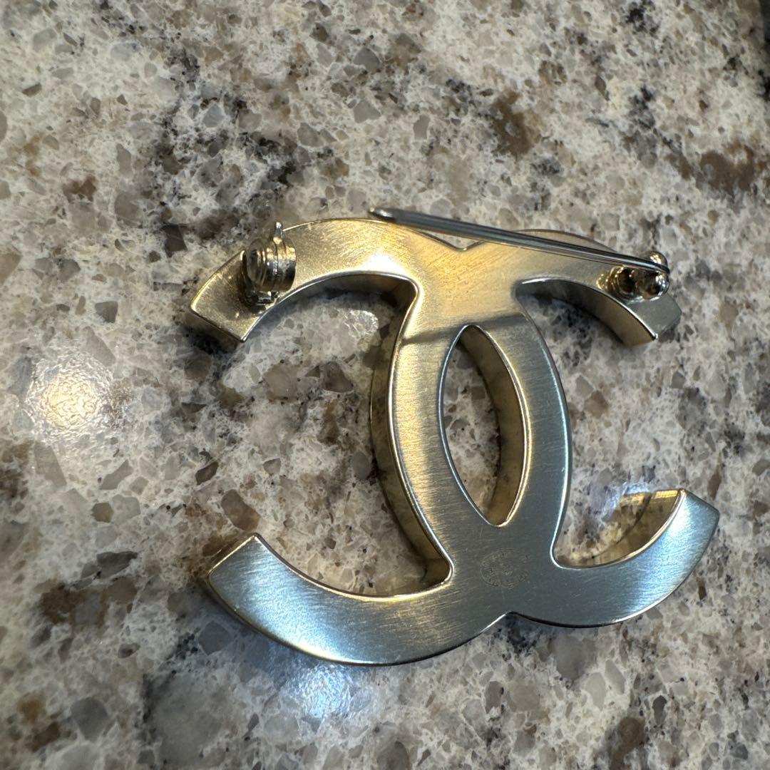 CHANEL シルバーブローチ 専用袋付き