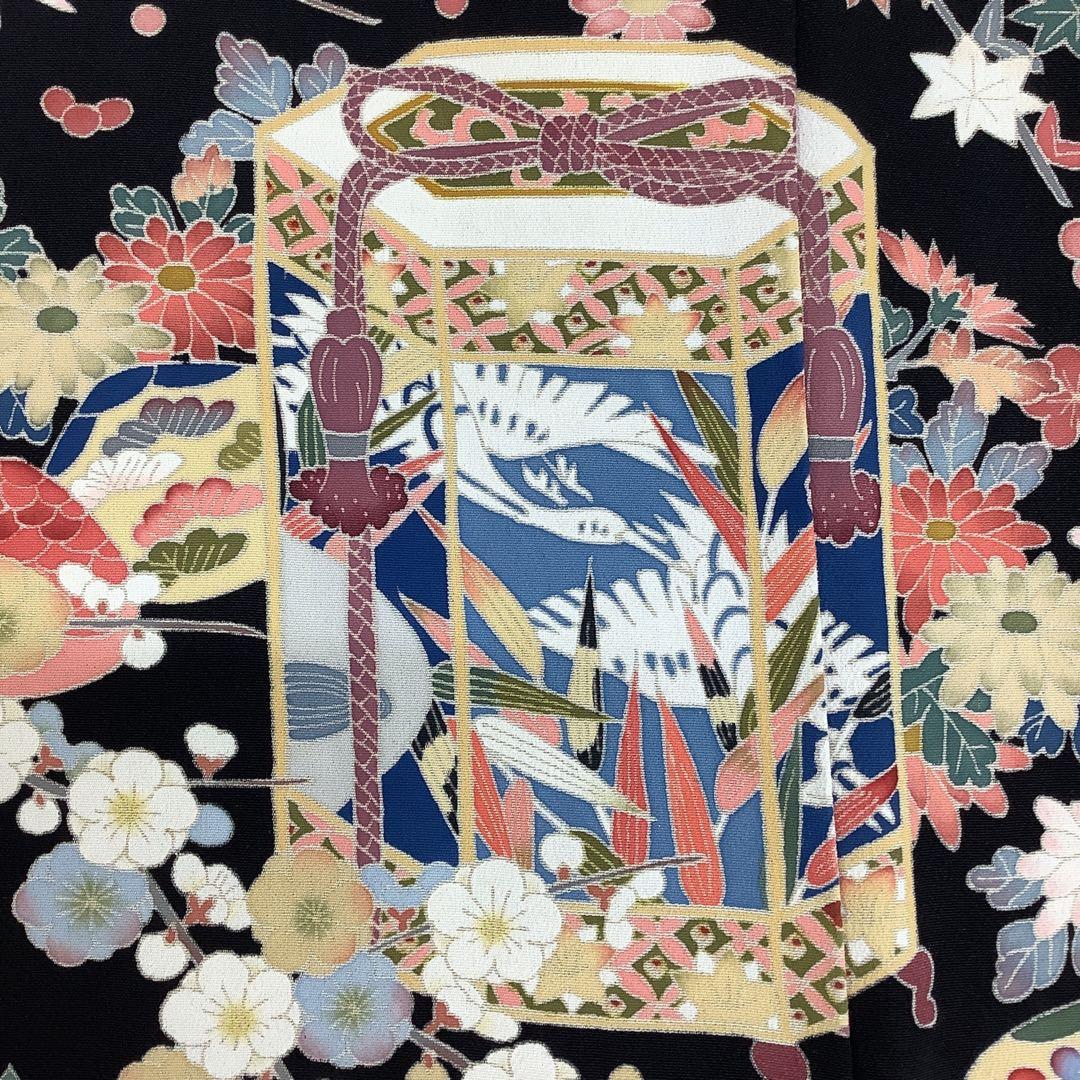 c-930　黒留袖　加賀友禅　柿本一郎　草花に香箱　落款　五ツ紋　比翼仕立て