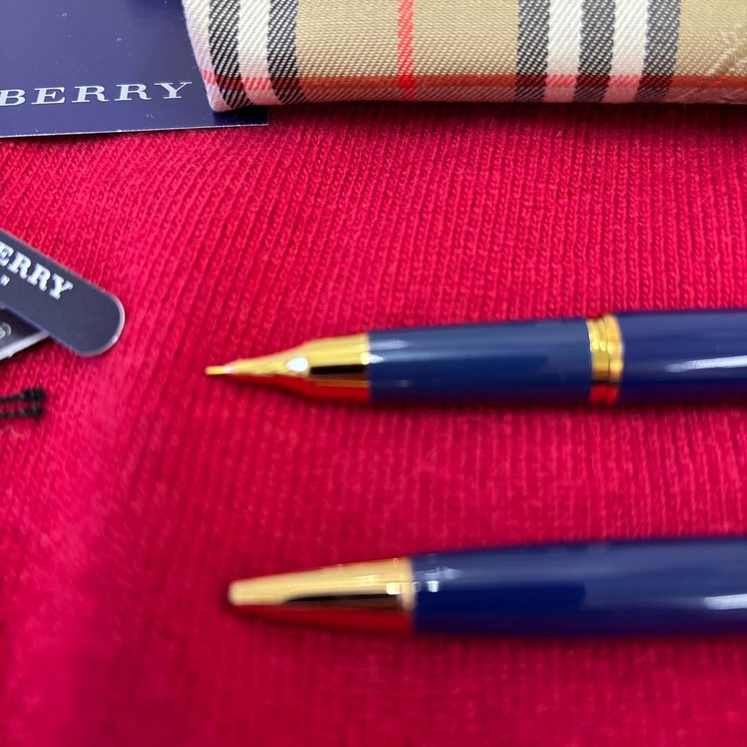 未使用自宅保管BURBERRY チェック柄 ペンケース 付属品ありペン2本あり