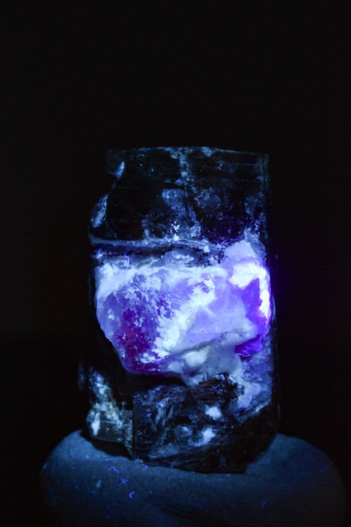 超希少石 ミャンマー産 ジョーハチドーライト原石