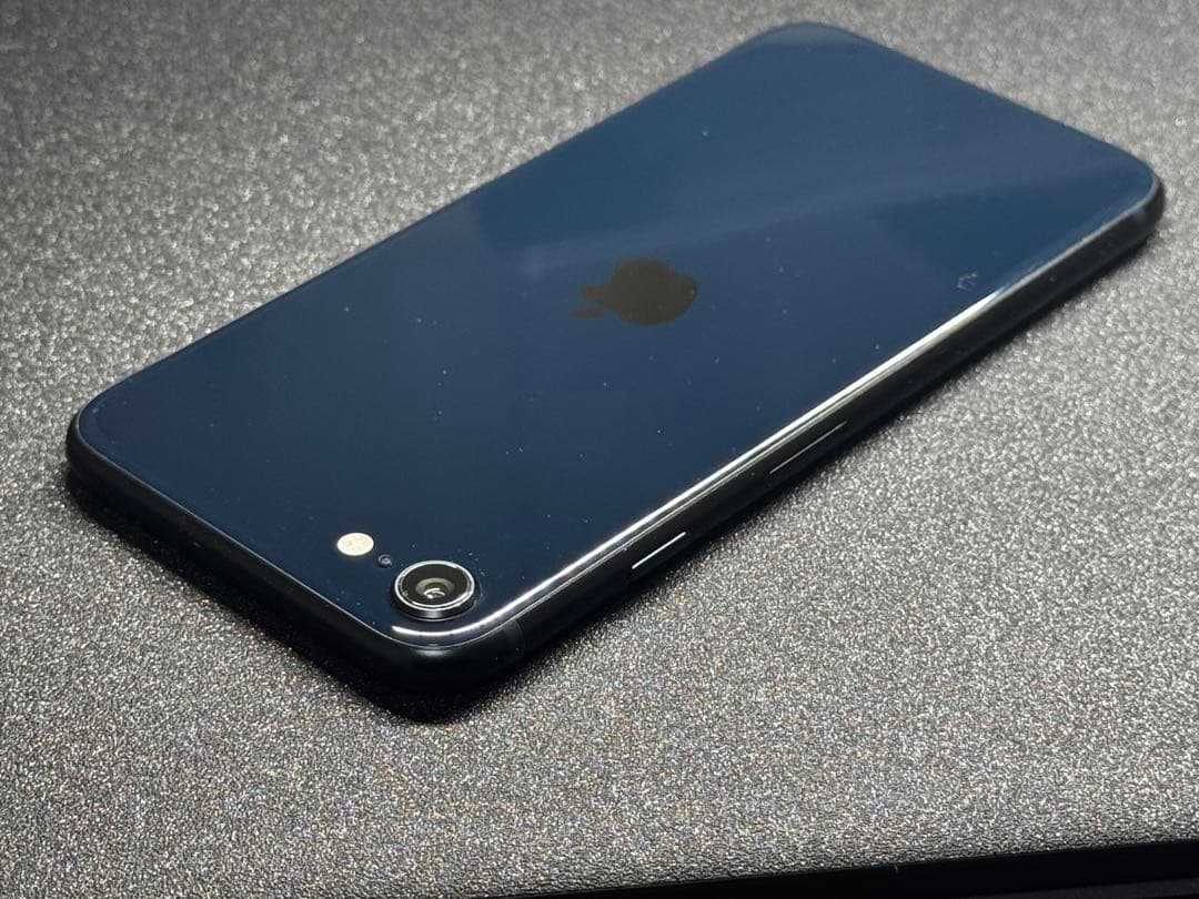 iPhone se 3 64GB SIMロックなし