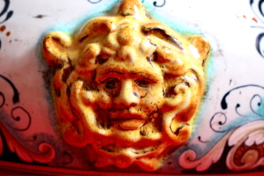 イタリア雑貨【デルータ　マヨルカ焼き　蓋付きセンターピース】