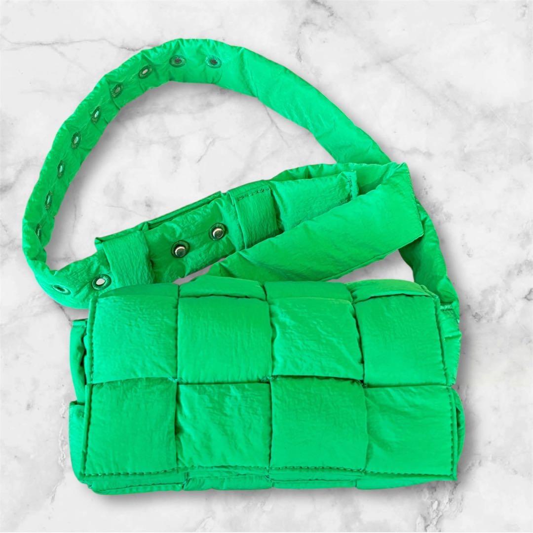 ボッテガヴェネタ　キルティングボディバッグ