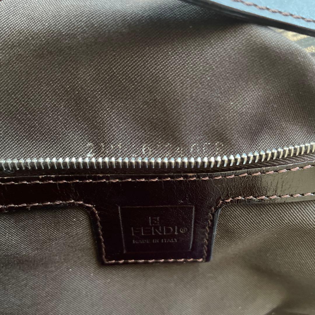 希少ロゴキャンバスショルダーバッグ　FENDIフェンデズッカ柄マンマバケット