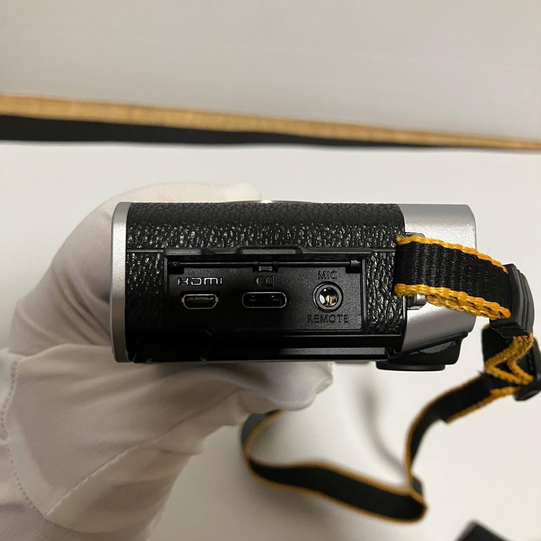 フジフィルム　Fujifilm X-E4本体 充電器・microSD付き