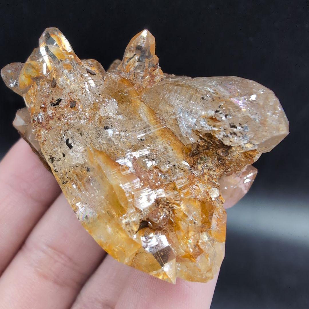 高品質 ガネッシュヒマール産　水晶　ポイント D