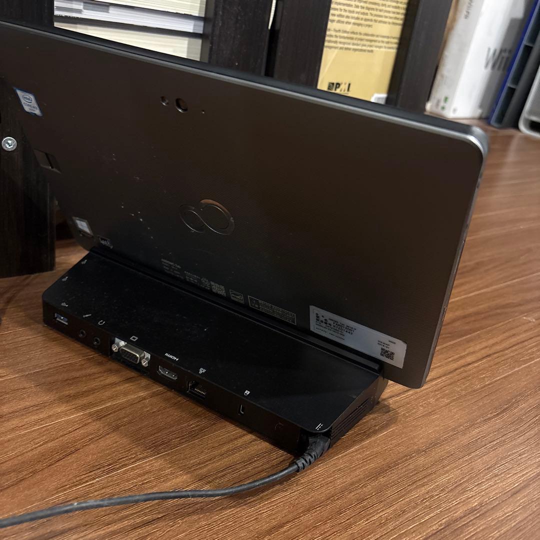 Fujitsu ARROWS Tab Q616/P Windowsタブレット本体