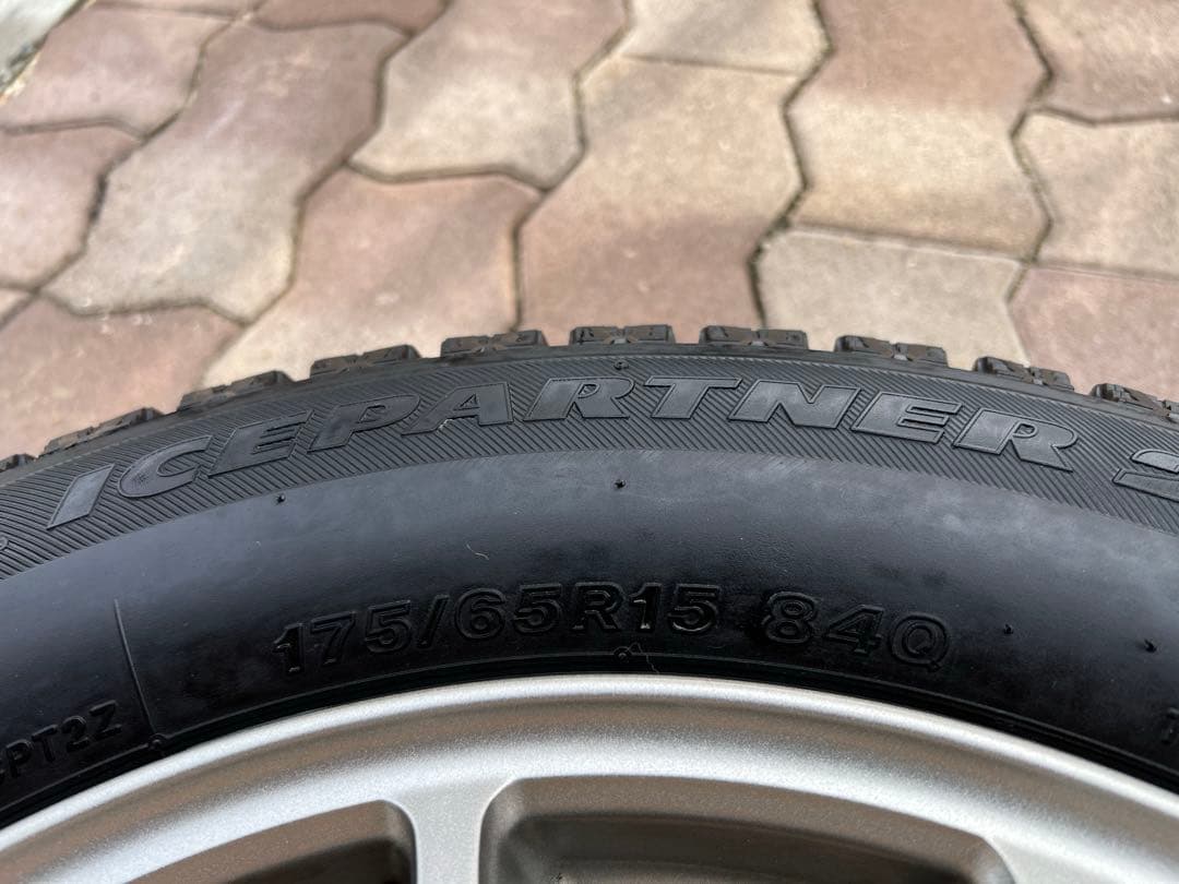 175/65R15スタッドレス4本ホイールセット ブリヂストン　フィット