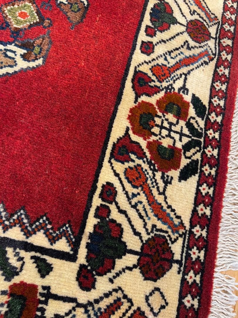 ペルシャ　トライバルラグ　115×95 茜色　ライオン　鳥　花