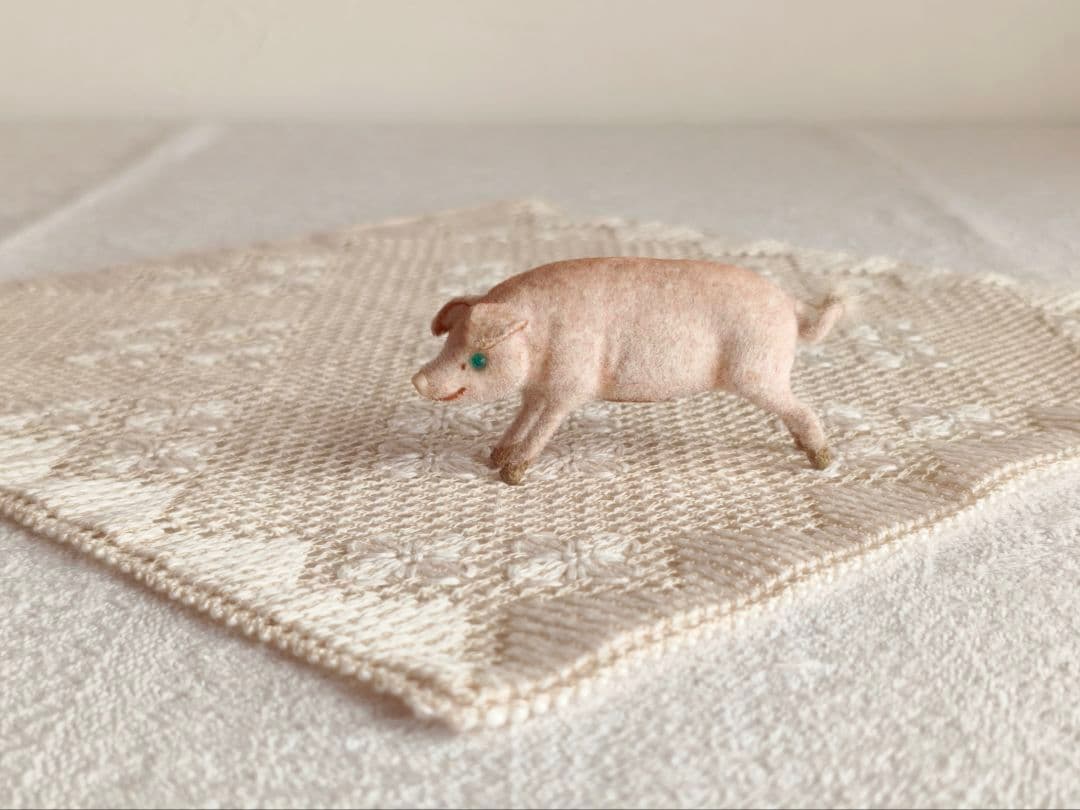 【まーちゃんさま】vintage figure ୨୧ * グリーンの瞳のブタさん