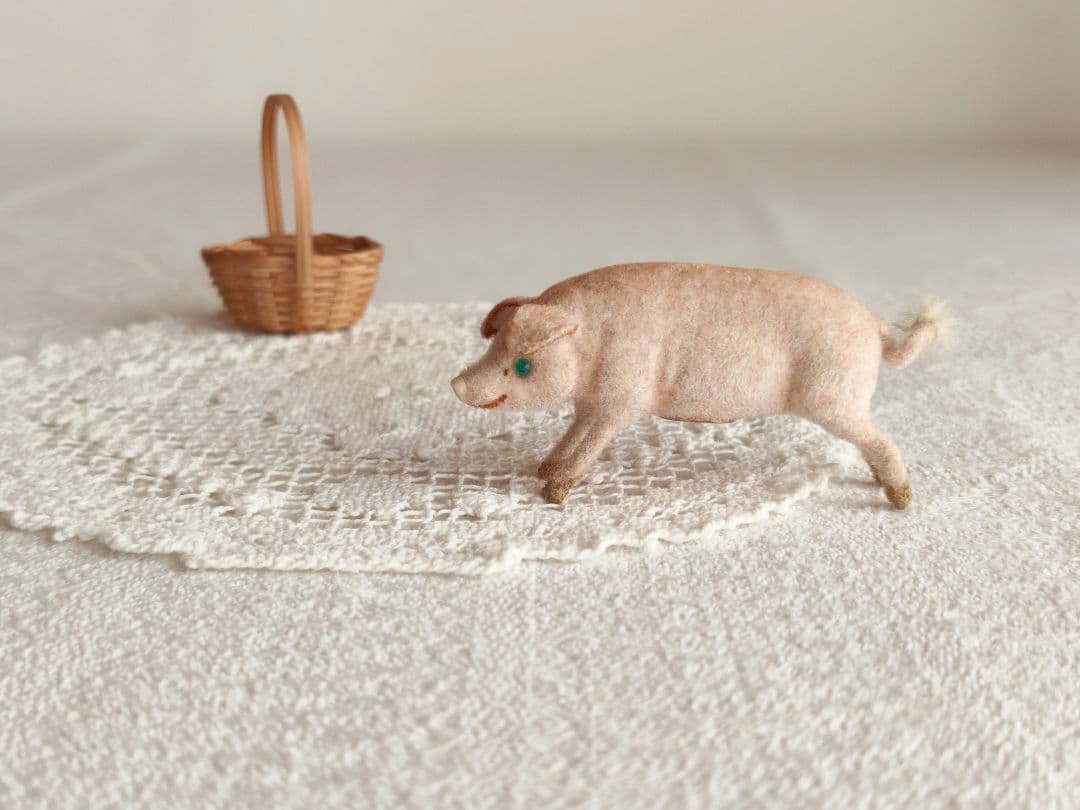 【まーちゃんさま】vintage figure ୨୧ * グリーンの瞳のブタさん