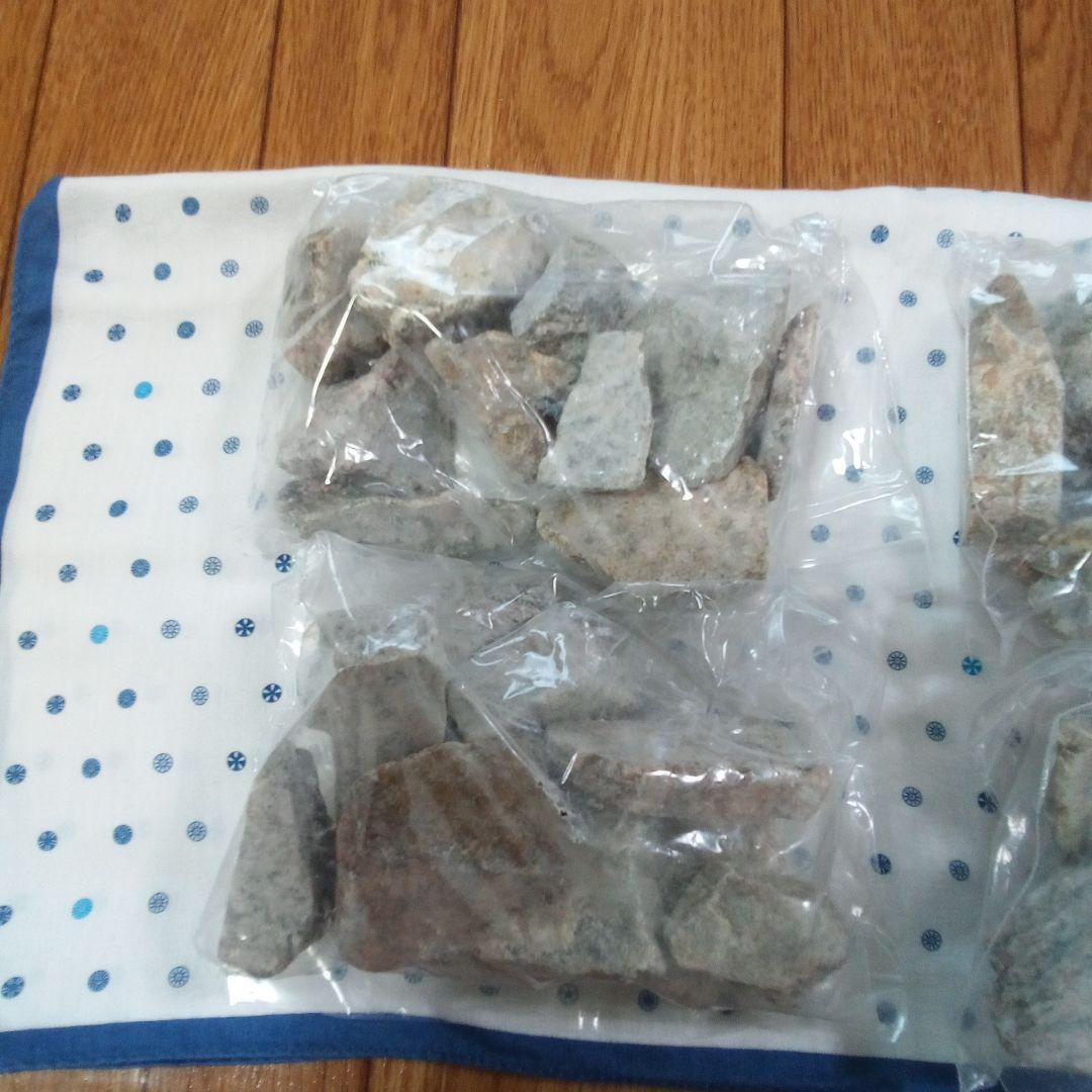 m*a様 高純度天然ラジウム鉱石（0.5〜1.0μSv/h）北投石約2.2Kgサ