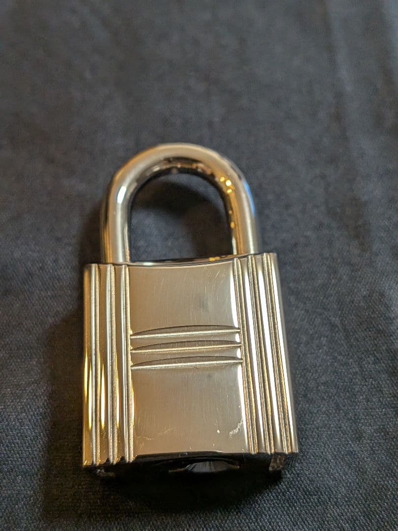 【未使用品】HERMES 南京錠 鍵2本付き　（鍵番号111）
