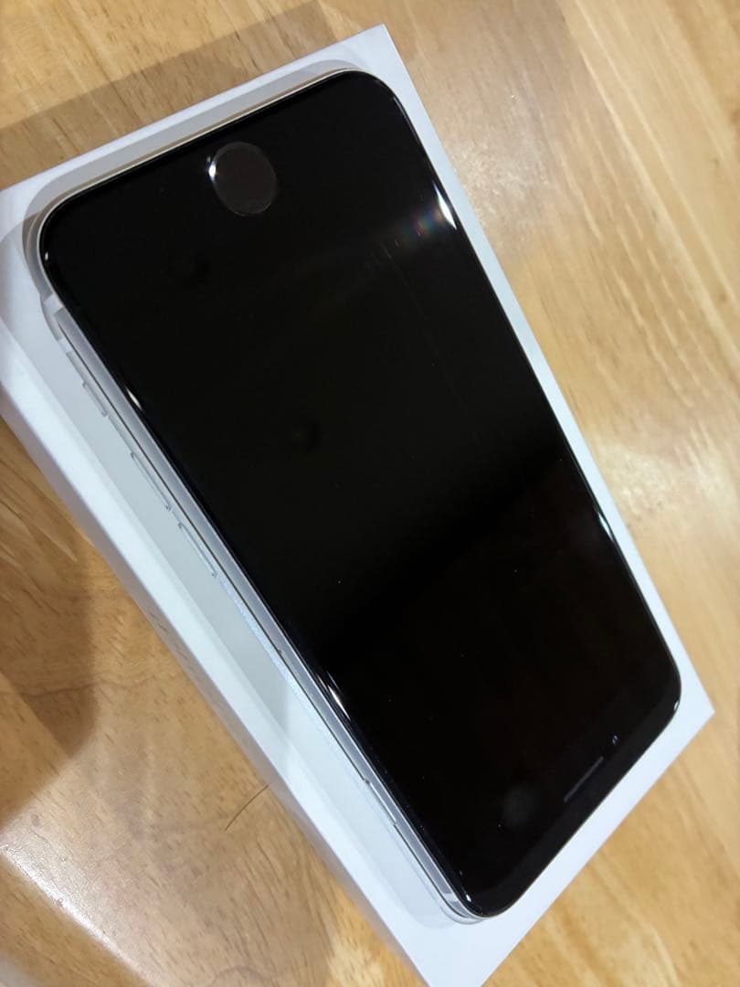 Apple iPhone SE 第二世代　ホワイト 本体　64GB 箱あり