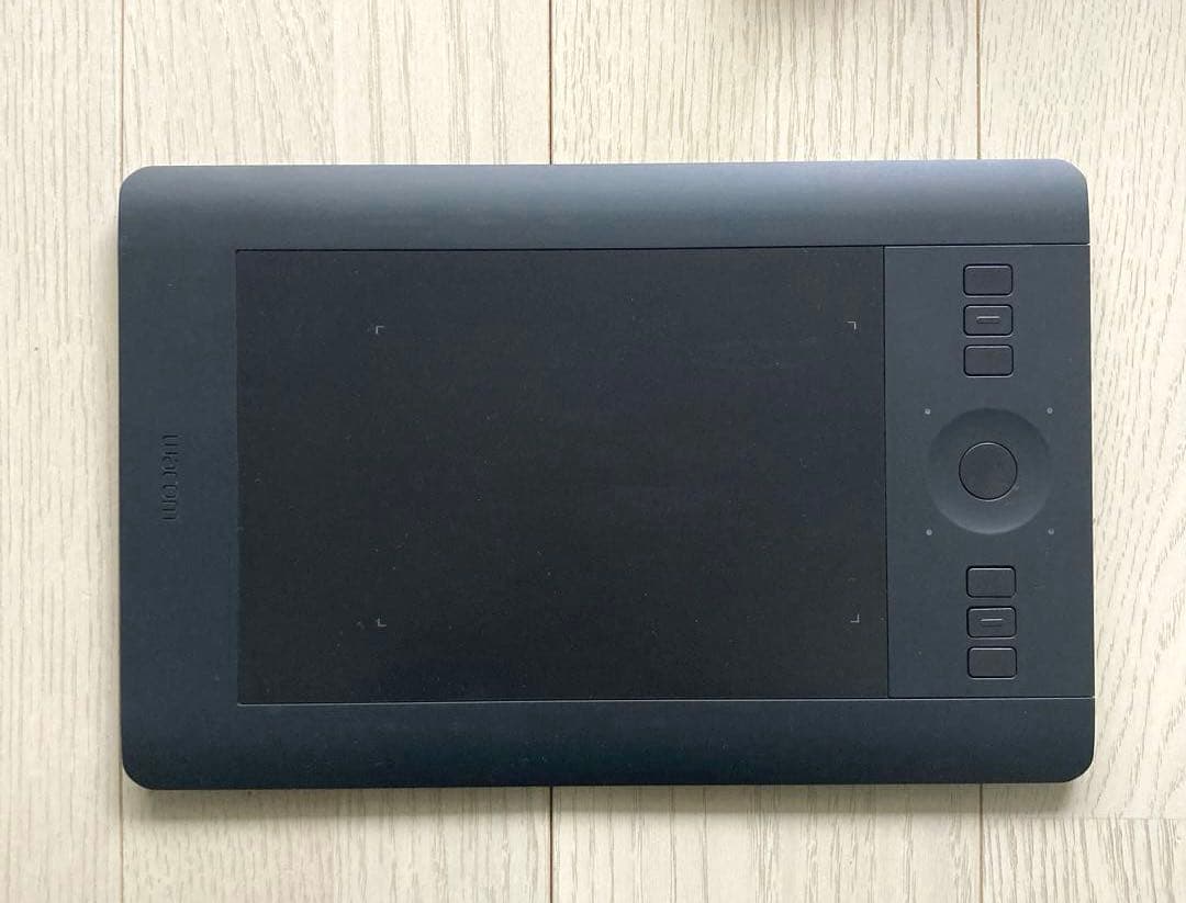 Wacom intuos pro small ペンタブレット　PTH-451