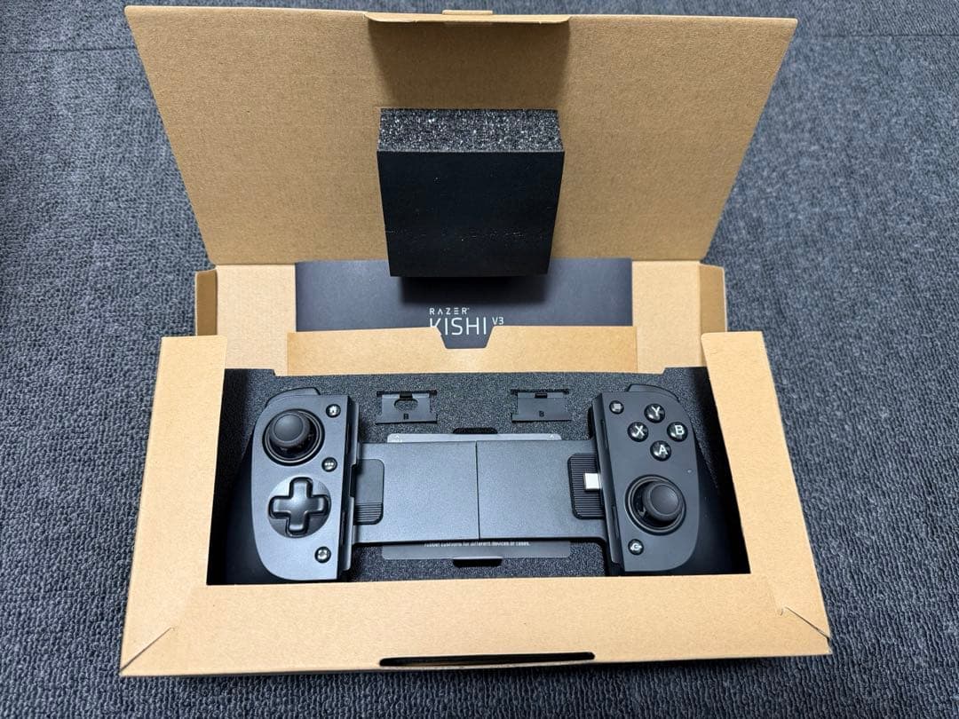 PC用ゲームコントローラー・コンバーター Razer KISHI V3