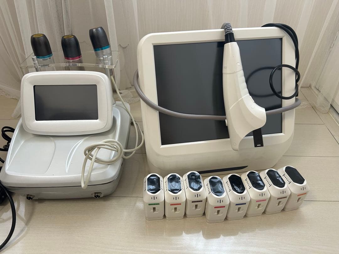 美容機器 多様なアタッチメント付き