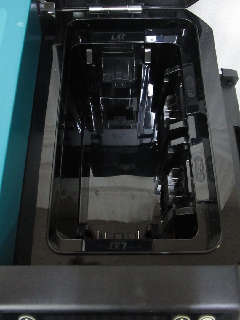 makita マキタ 充電式保冷温庫 29L CW004G 2023年製 動作品