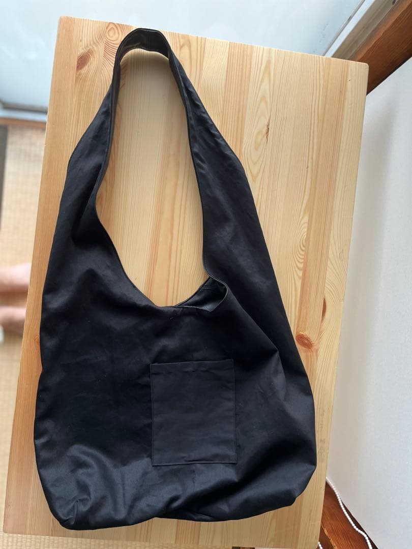 シンプルな本革ショルダーバッグＬ