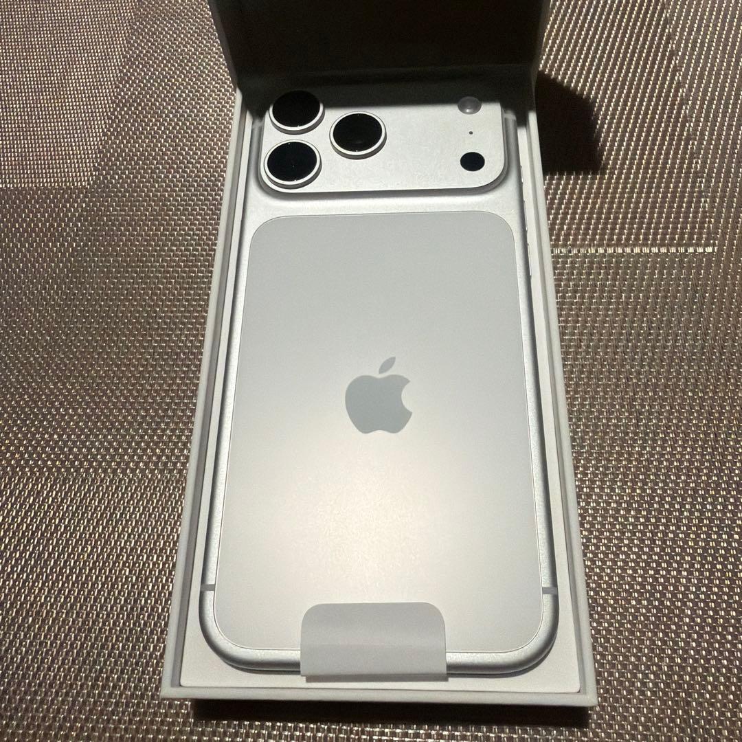 iPhone17ProMax 2TB シルバー