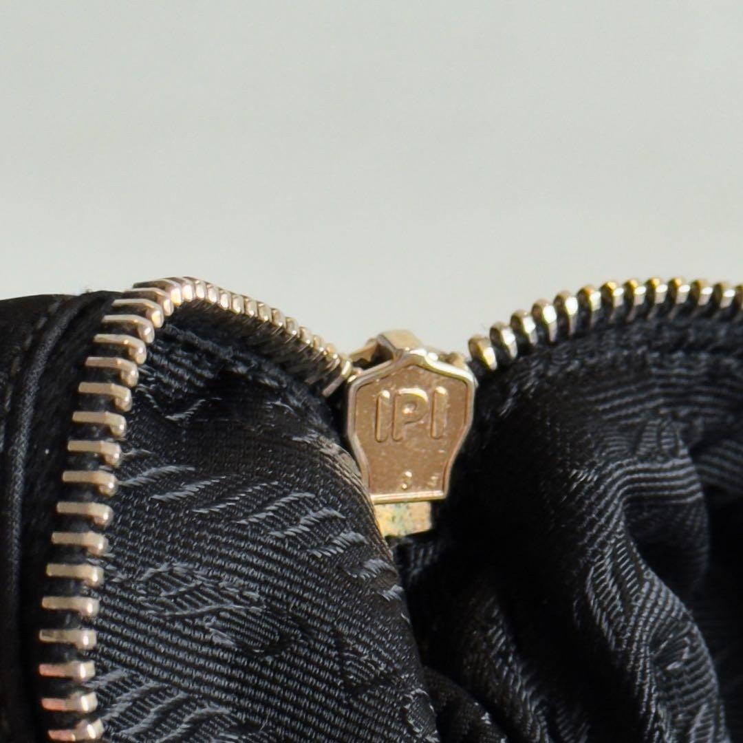 希少 PRADA プラダ ショルダーバッグ 三角ロゴ 白タグ 黒 金ロゴ 正規