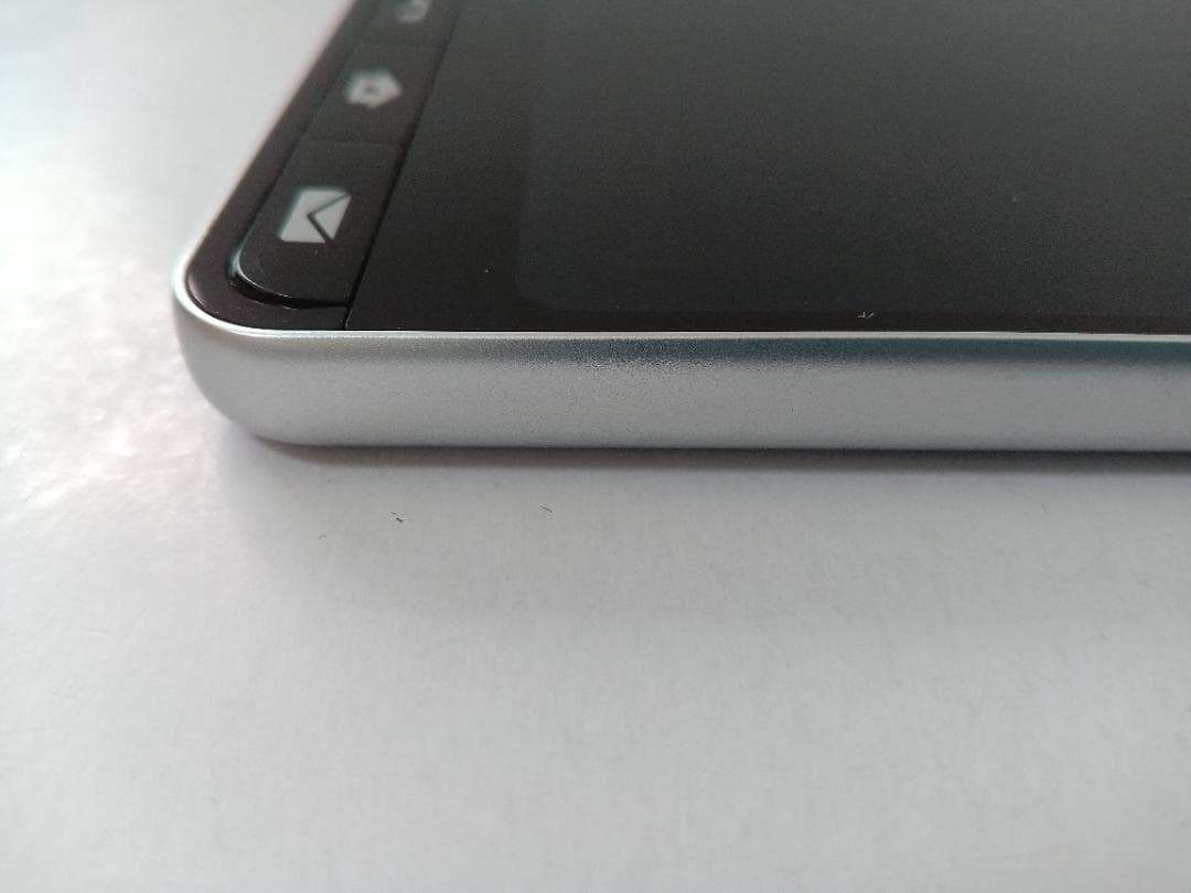 ☆ au BASIO active SHG09 シルバー