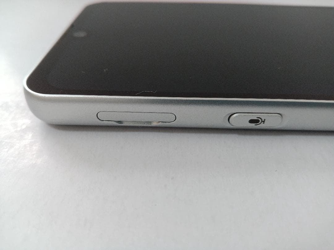 ☆ au BASIO active SHG09 シルバー