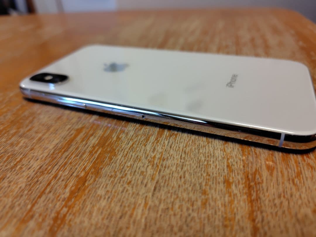 iPhone 6s シルバー & iPhone 10 ホワイト セット