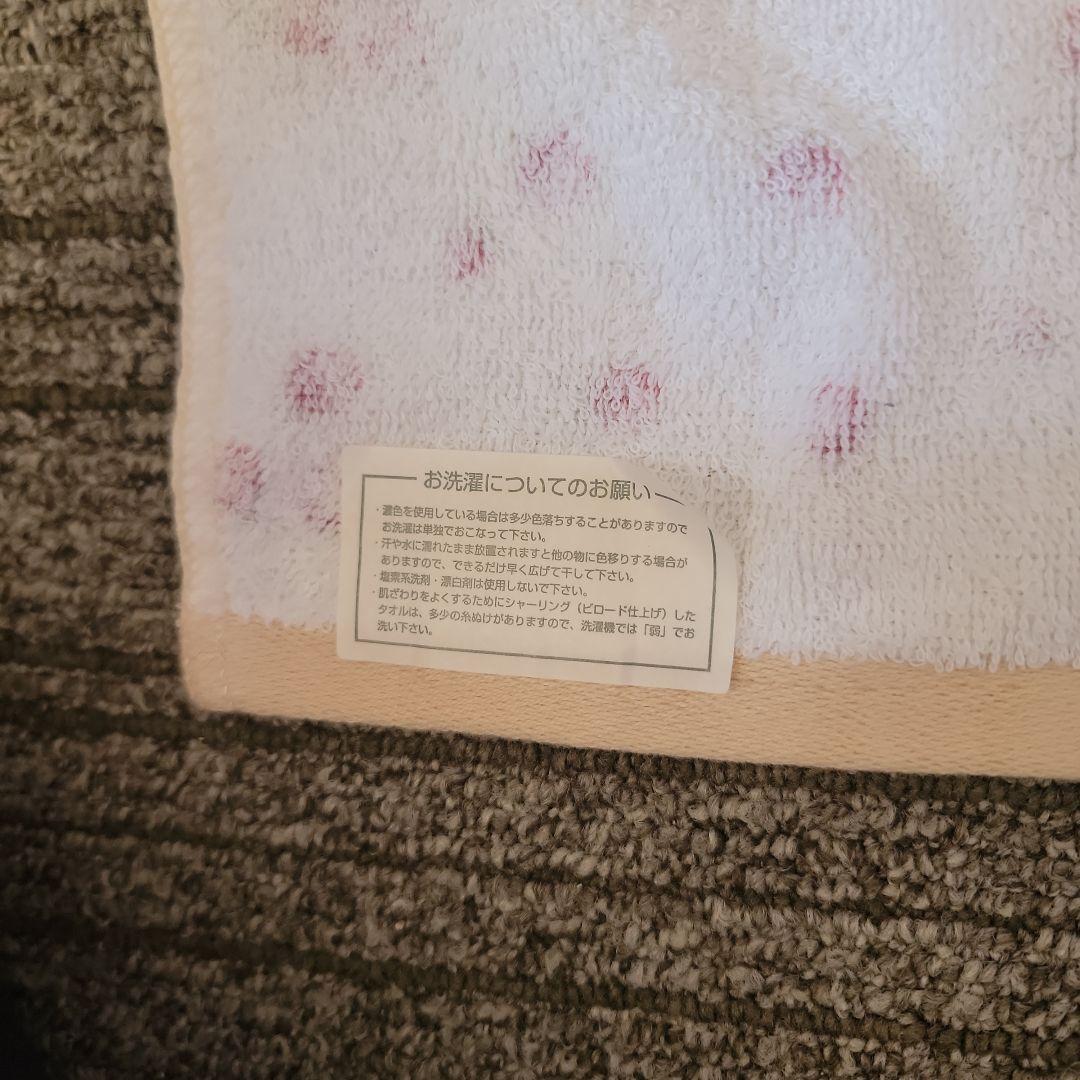 Pink House ウサギとイチゴのタオルハンカチ　新品未使用