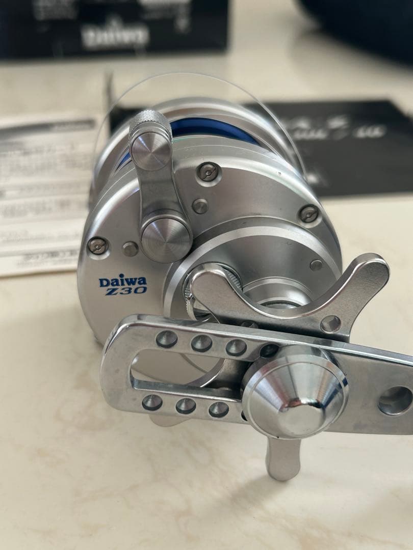 ダイワ　SALTIGA Daiwa Z-30ベイトリール　純正ハンドル付き