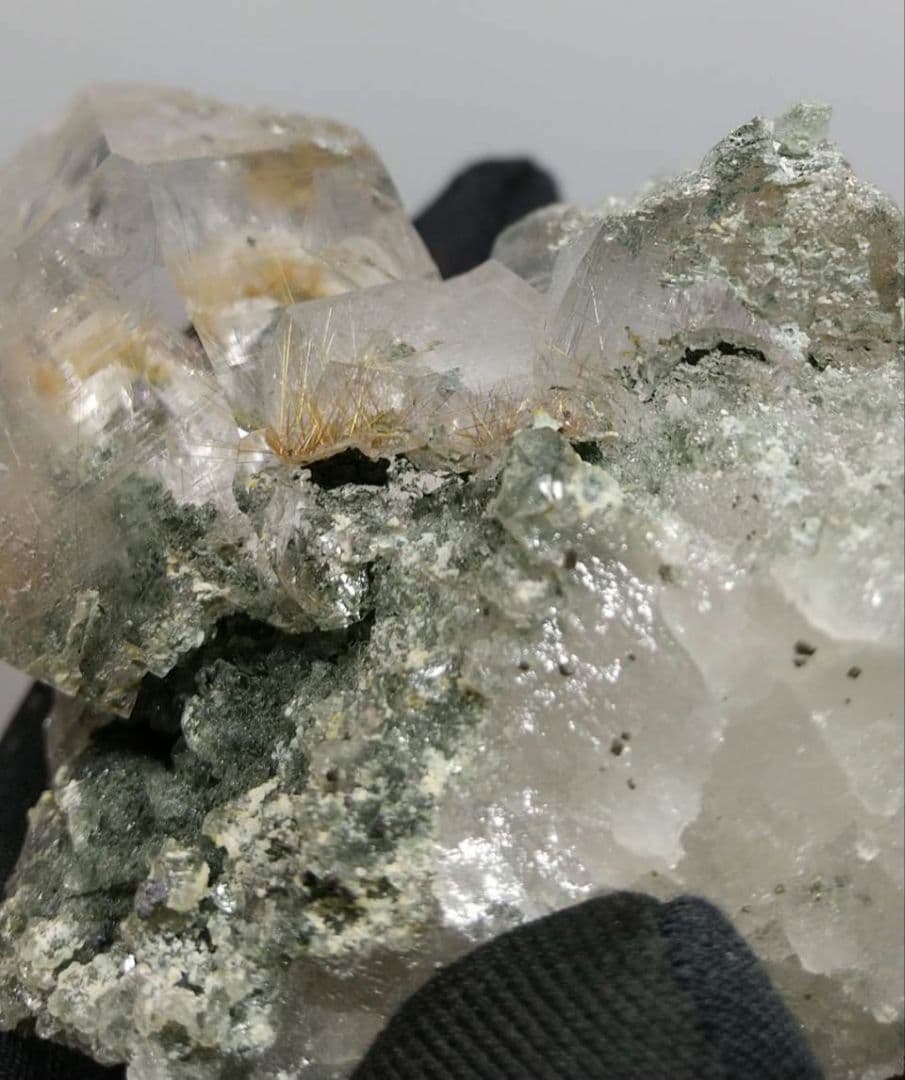 超希少　ゴールドルチル　クローライト入り　マニハール産　水晶クラスター　原石