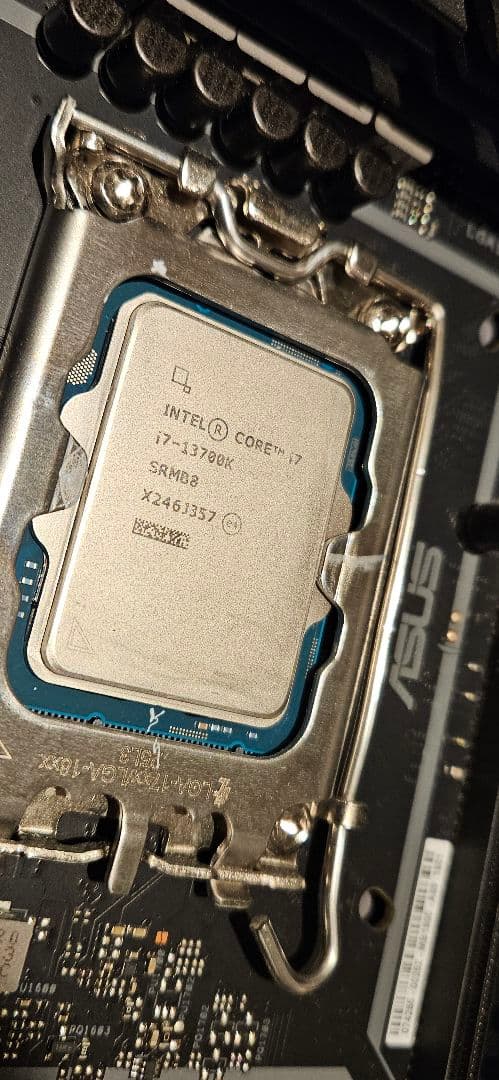 Corei7-13700K + H670マザボ + 32GB(16×2) メモリ