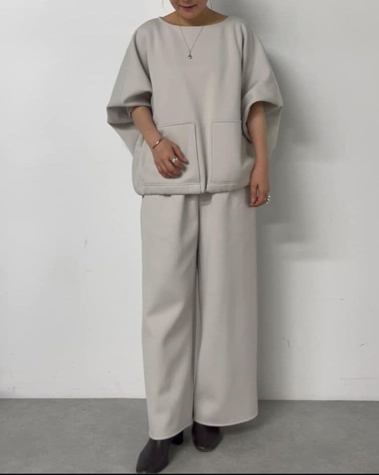 2.2万　今季新品　ビアズリー　リップルダンボール トップス　グレージュ