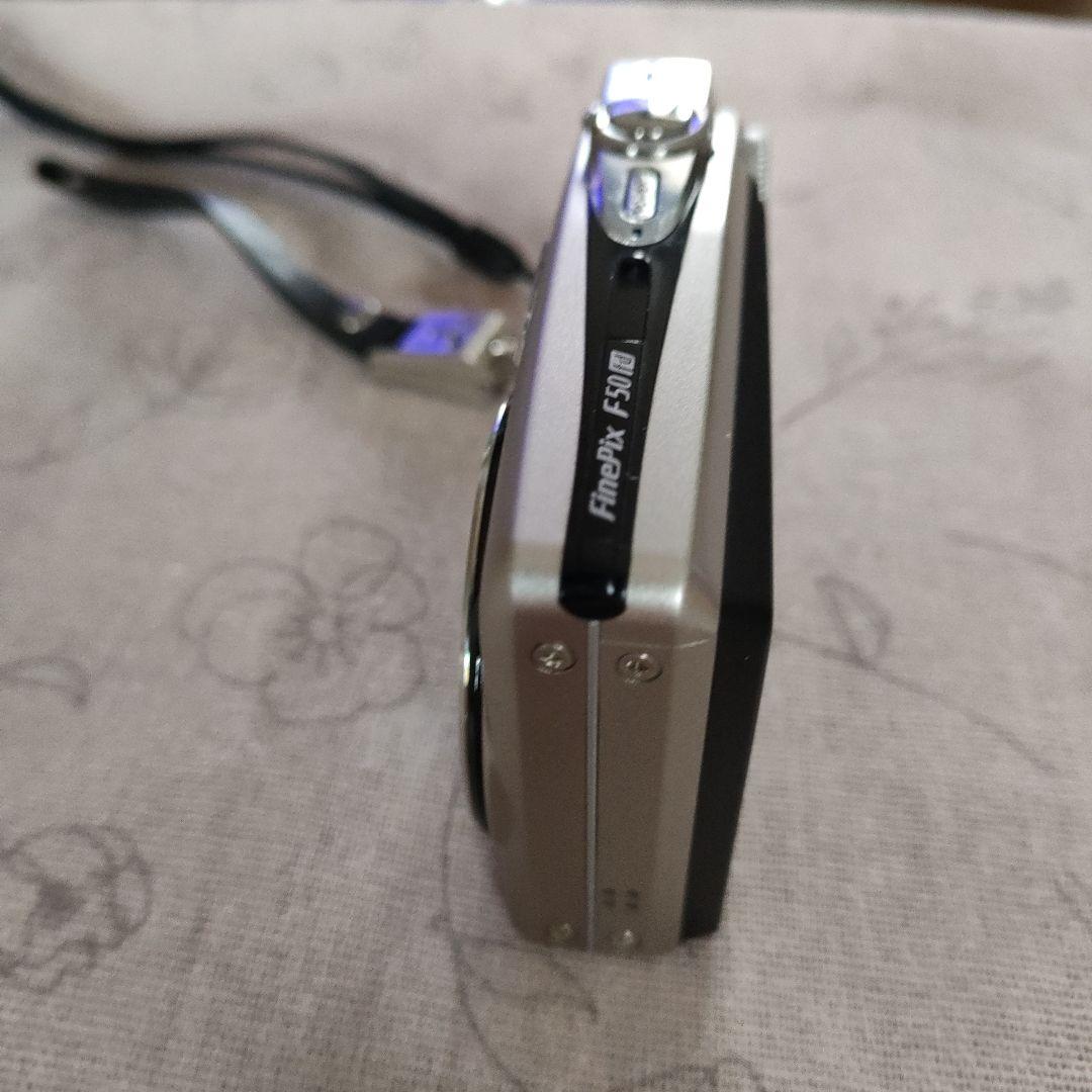 FUJIFILM FinePix F50fd シルバー