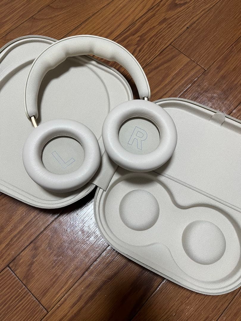 4月末まで。値下げ可　BANG＆OLUFSEN　Gold Tone