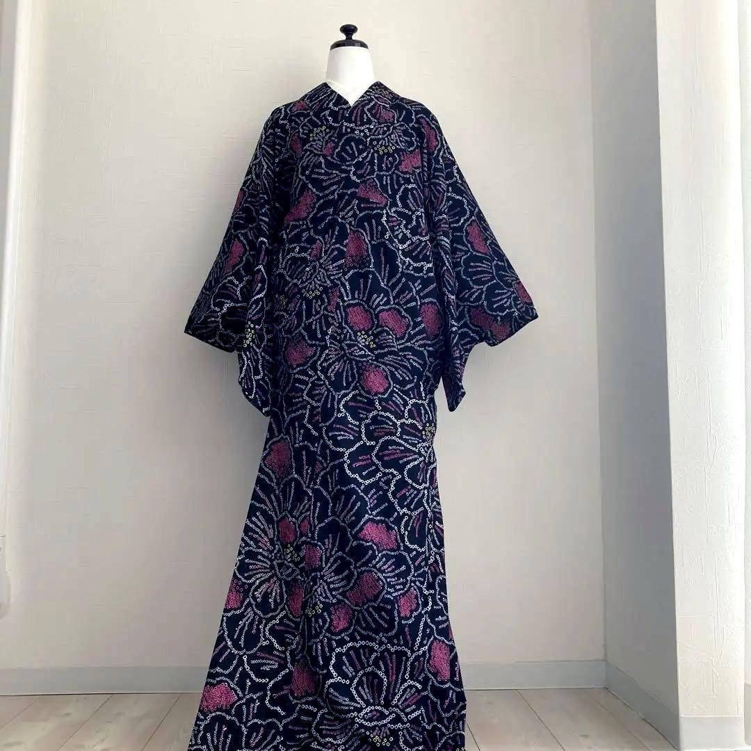 パゴス 有松鳴海絞り浴衣　黒地に大輪花模様　絞り浴衣　No.22