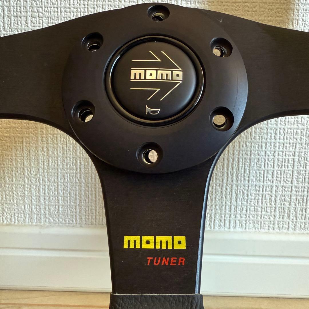 MOMO チューナー ブラック 33パイ ハンドル レッドステッチ