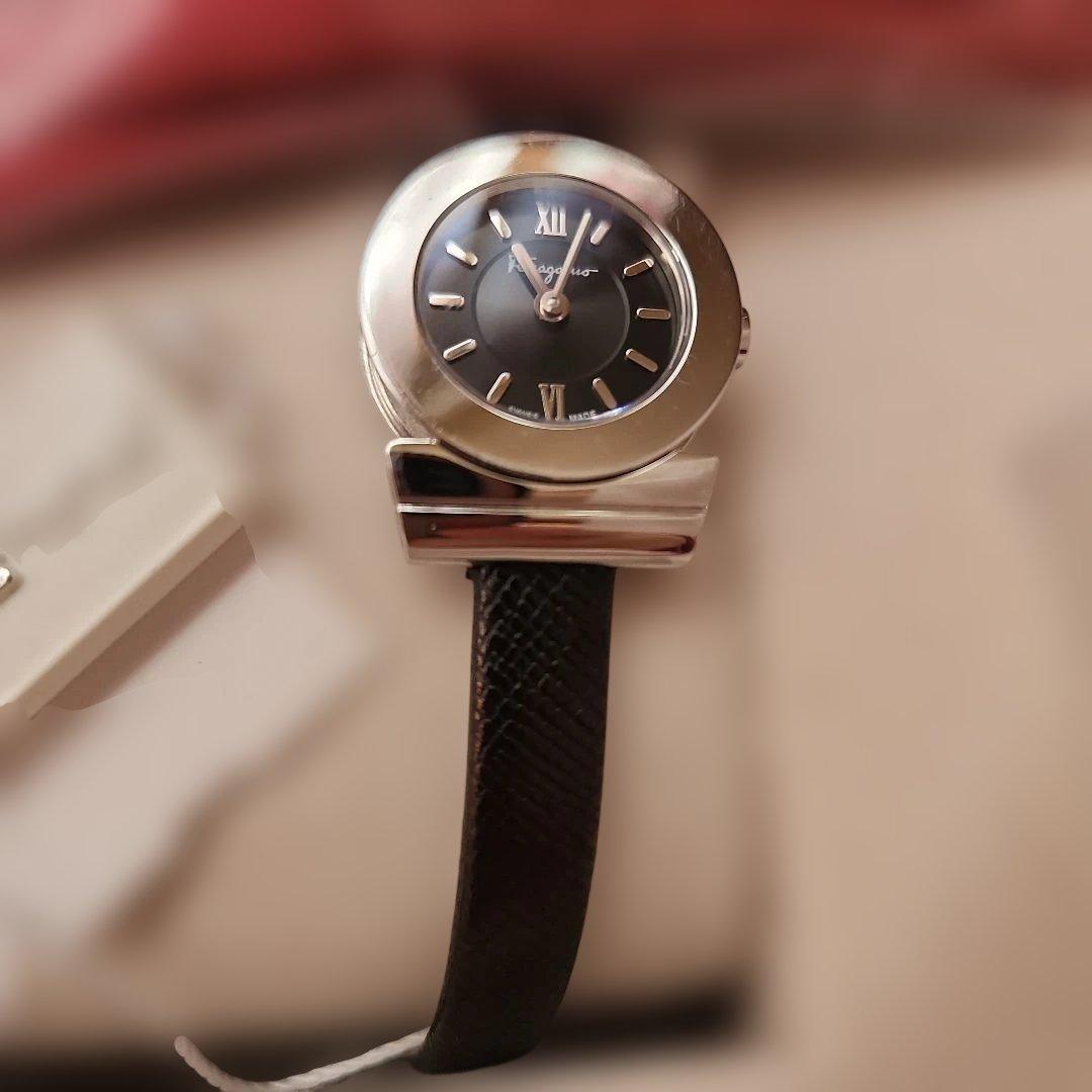 FERRAGAMO　ガンチーニ　腕時計
