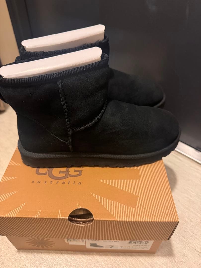 UGG ムートンブーツCLASSIC MINI 5854/BLK