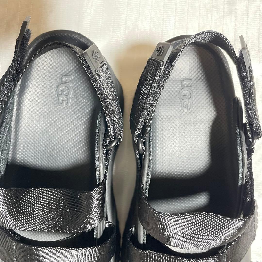 UGG GOLDENRISE 厚底サンダル