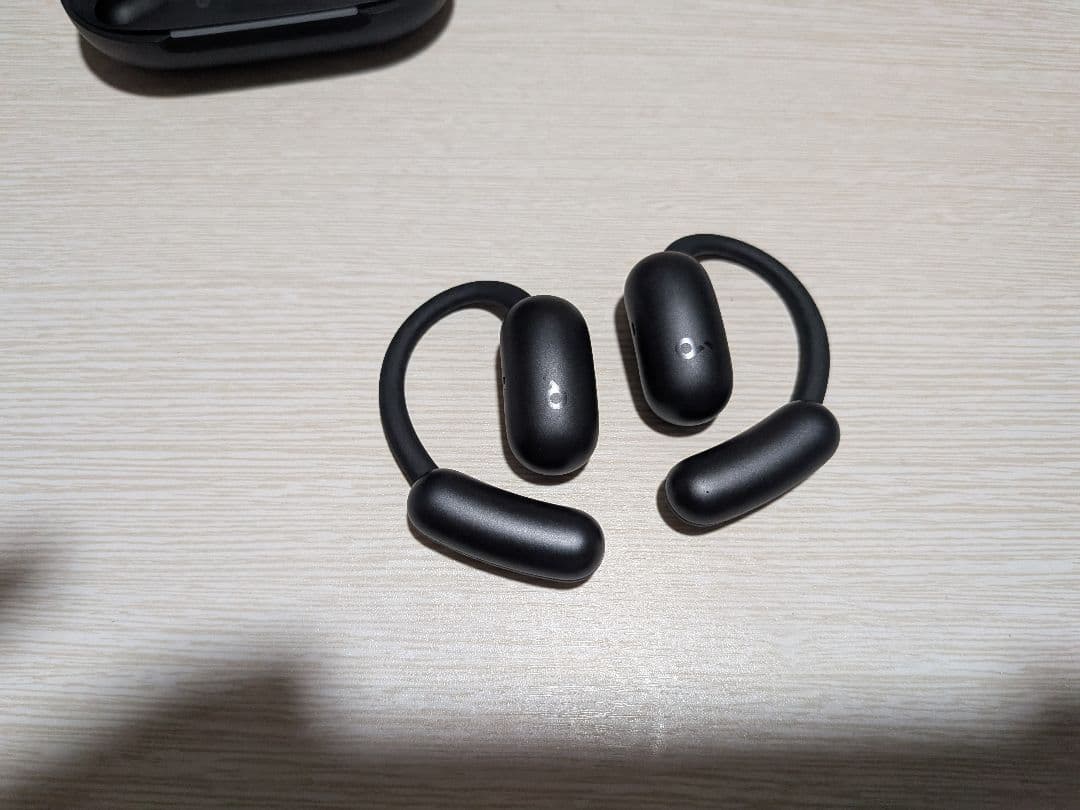ワイヤレスイヤホン ブラック