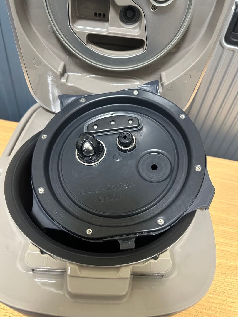 【象印炎舞炊き】圧力IH炊飯器NW-PV10 2023年製