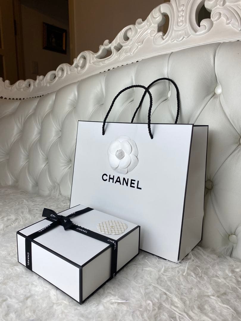 CHANEL リボン付きヘアクリップノベルティ箱ショッパー付き新品未使用品！