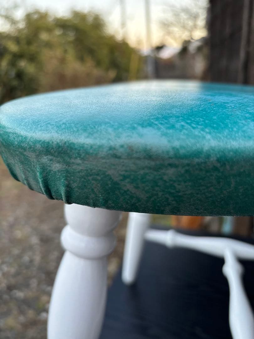 飛騨家具　WINDS太平 白いダイニングチェア① ウィンザーチェア　鋲打ち