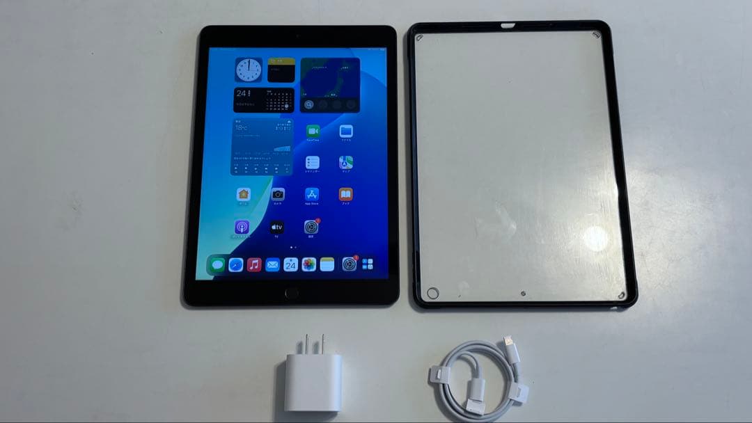 iPad 第7世代 Wi-Fi 32GB ケース ACアダプタ付
