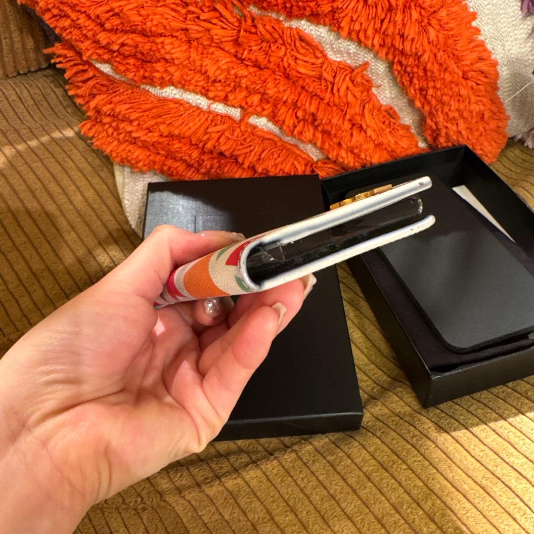 SAINT LAURENT 手帳型ケース