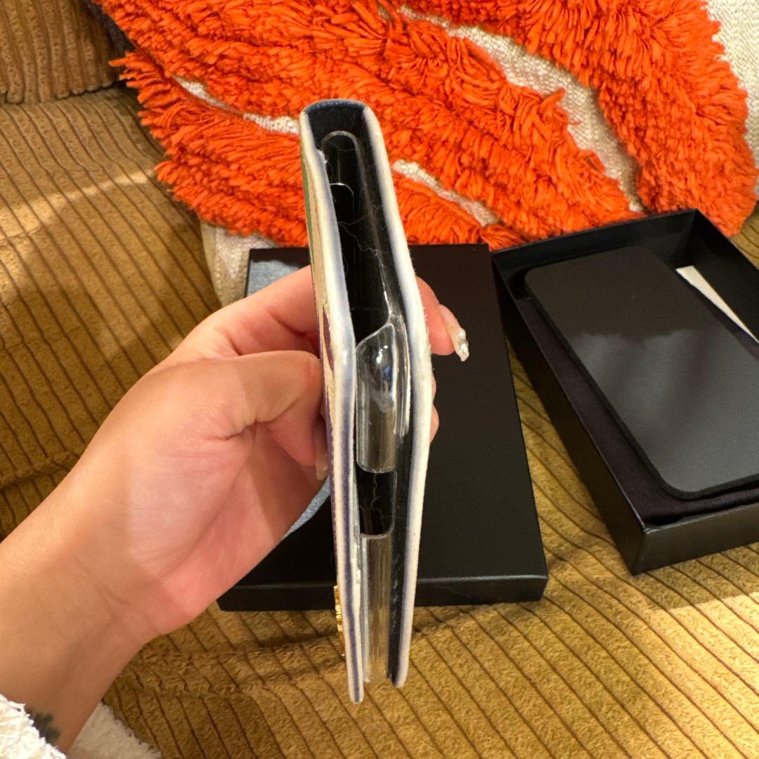 SAINT LAURENT 手帳型ケース