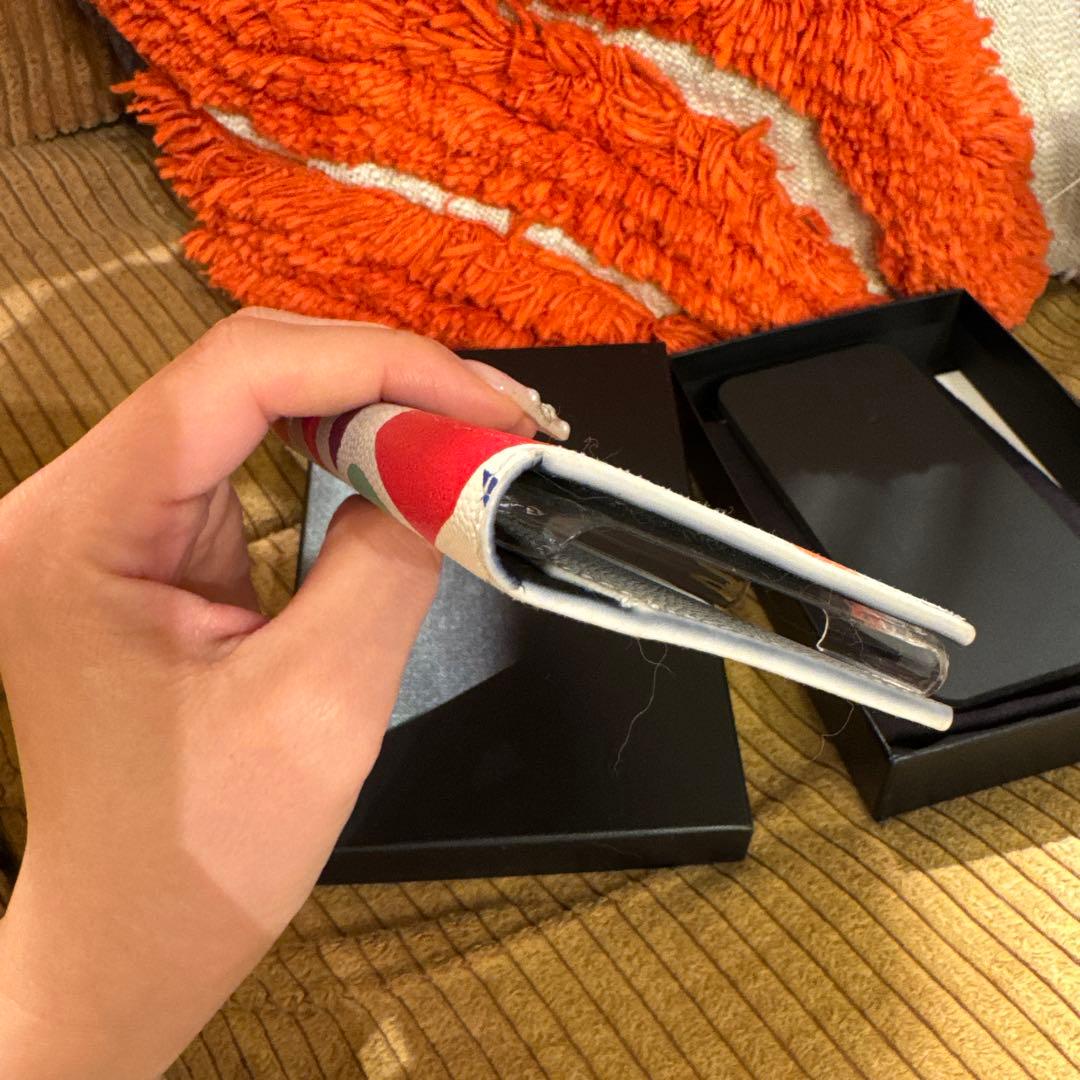 SAINT LAURENT 手帳型ケース